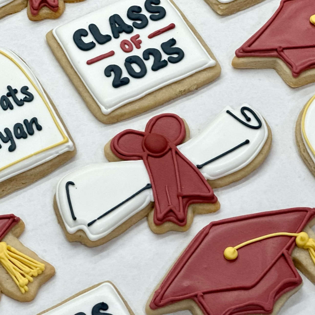 🎓 Congrats Class of 2025 ♥️ Your friends and family are so proud of you and this amazing accomplishment!
.
.
.
.
.
#classof2025 #classof25 #graduated #graduation #graduation2025 #2025grad #graduationcookies #graduationparty #gradparty #gradphotos #gradnight #2025vibes #seattle #seattlebaker #seattlebakery #seattlecookies #seattlefood #seattledesserts #seattlefoodie #seattlefoodscene #cookie #cookies #cookiegram #cookiesofig #sugarcookies #sugarcookie #frostedsugarcookies #cookieset #cookiedecorating #cookiedecorator